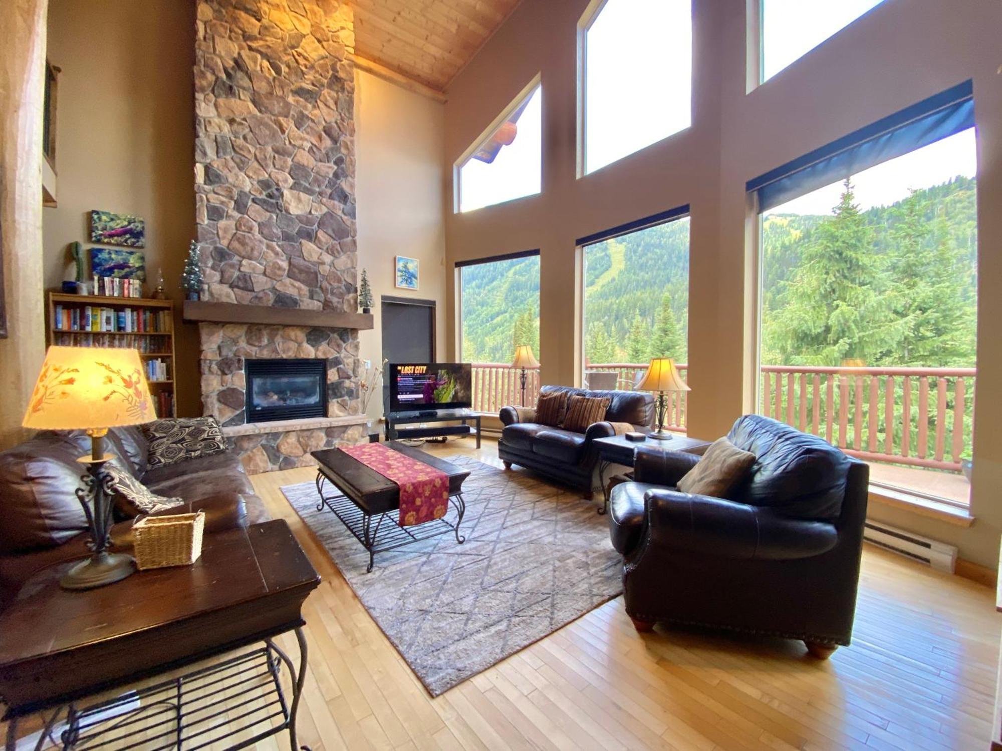 Morrisey Chalet At Sun Peaks Exterior foto