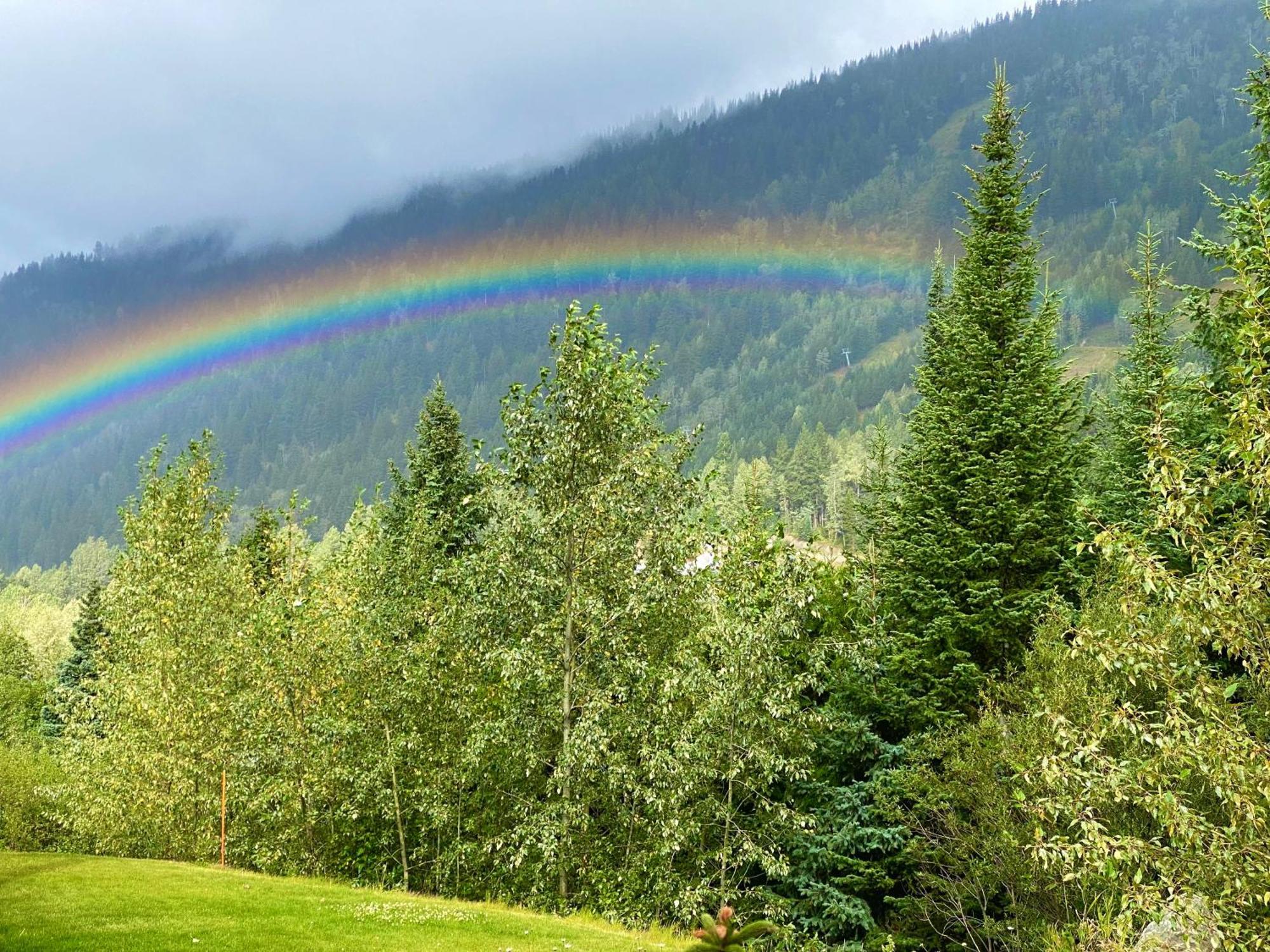 Morrisey Chalet At Sun Peaks Exterior foto
